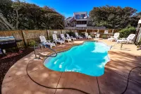 Saltwater Pool and Hot Tub Oasis - Beautiful Escape