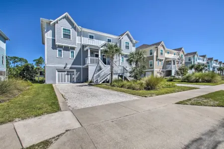 Luxurious Oasis with Golf Course and Pool - Tranquil Escape