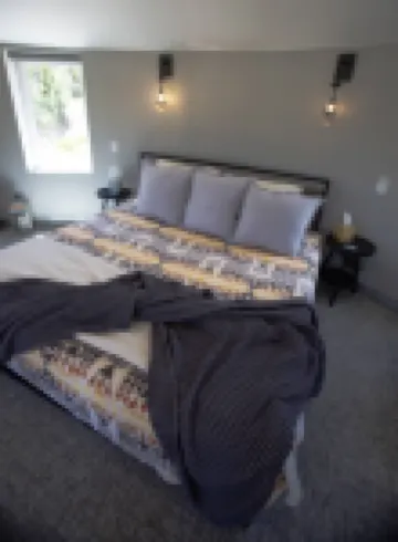 Serene Nature Escape with Modern Comforts - Charming Silo Retreat