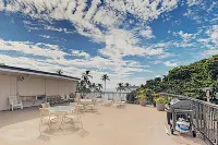 Lovely beach condo with lanai, AC, modern kitchen, pool & grills - walk Old Town Hotels in Holualoa