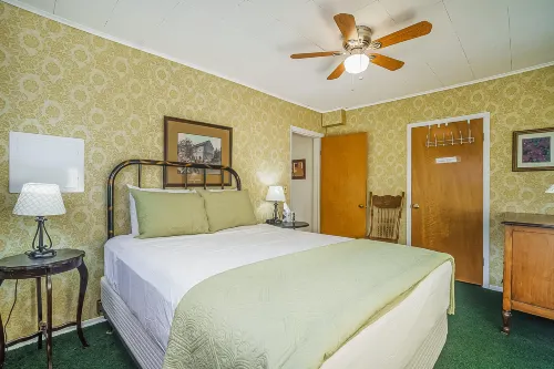 Riverside Abode Hotels in Weldon Township