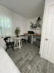 Studio Apt w/ 2Q Beds & Shared Pool 01 Hotels in Largo