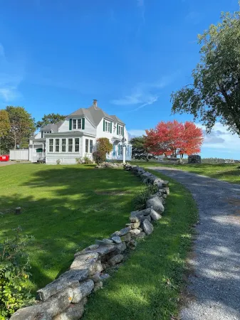 WATERFRONT Retreat venue for up to 60 guests!…Weddings, Reunions, Meetings!……