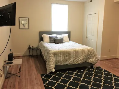 Cozy Retreat - Urban Oasis, Wifi, Private Entrance Hotels near GraceBuilt Church