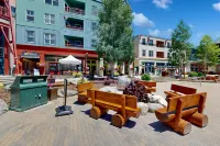 Keystone Condo w/Mountain Views, Shared Pool/Hot Tub - Near Ski Lift/Restaurants