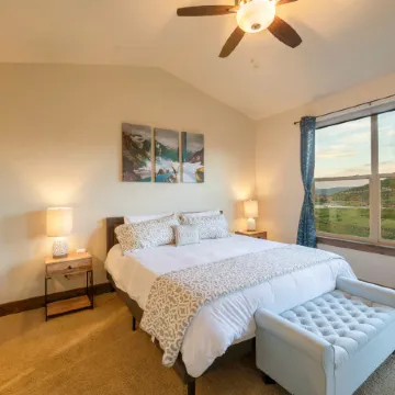 Luxury Home Minutes to Jordanelle with Balcony, BBQ, Firepit, Hot Tub, Hiking and Biking Nearby