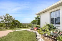 Enchanting Views Cabin - Cozy Retreat, Grilling Haven Hotel in zona Lyndon B. Johnson National Historical Park