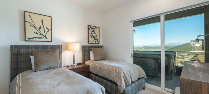 Slopeside Home Three Balconies Mountain Views Private Hot Tub Outdoor Swimming Pool Hiking Biking Hôtels à&nbsp;: Comte de Summit