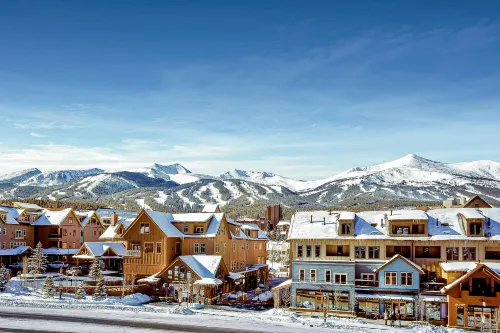 Third Floor Condo with Shared Pool and Hot Tub, WiFi, Gas Fireplace, & Balcony