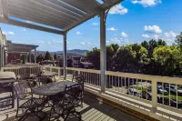 Expansive Decks and Stunning Views - Elegant Mountain Oasis Các khách sạn ở Steamboat Springs