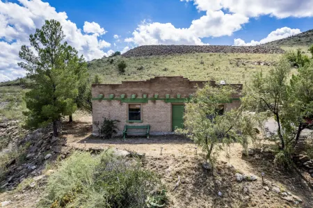Spectacular Views and Cozy Atmosphere - Charming Adobe Retreat