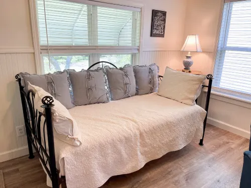 Charming Cottage with Two Kitchens and Screened Porches - Unique Getaway Hotels in Hyde County