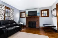 5Br, 1.5 BA Close to Niagara Falls State Park Hotels in Lewiston