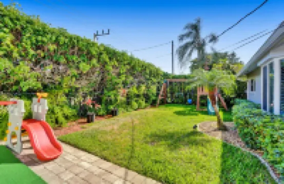 Luxurious Waterfront Home with Pool, Sauna and Game Room - Stunning Retreat