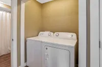 Tranquil Getaway with Private Entrance and Kitchen - Unique Retreat