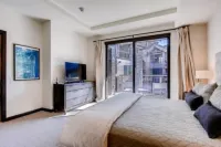 Access to Private Amenities and Art Experience - Stunning Luxury Retreat
