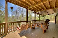 Fire Pit, Hot Tub and Game Room Retreat - Idyllic Serenity