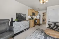 Saltwater Pool and River View - Stunning Luxury Retreat