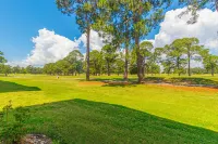 Spacious Apartment with Golf Course Views - Charming Getaway Hotels in Horry County