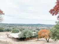 Charming farmhouse in welcoming Boerne with AC, WiFi
