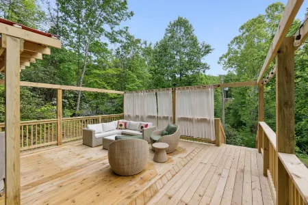 Baby Bear Valley - Peaceful Gatlinburg Retreat Отели в г. Севи