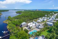 Beach House with Bikes and Golf Voucher - Charming Oasis Hotel di Inlet Beach