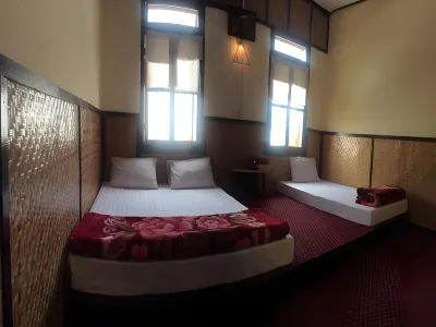 Shwe Pauk Pin Inn Hotel di 