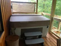 Cozy Retreat - Hot tub, WiFi, Tranquil Forest Setting Hotels in Wolfe County