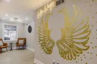 Hot Tub, Gas Fire Pit and Unique Murals - Stunning Oasis