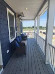 Clean-Cozy-Comfy. Steps to the Ocean in Salisbury Beach!