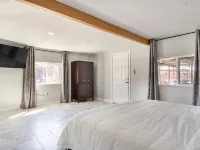 *NEW* Beautiful Private Desert Retreat! Gorgeous! Hot Tub and Pool! Hotels in Tanque Verde