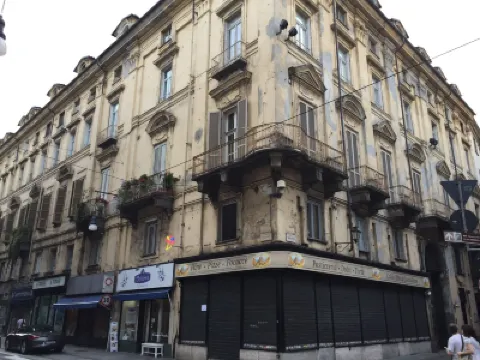 B&B Torino Très Chic Hotels near Castello del Valentino