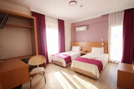 Siriusmi Hotel Отели рядом с достопримечательностью «Cesme Otobus Terminali»