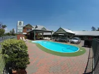Young Federation Motor Inn and Services Club Hotels in Young