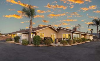 Bordeaux by Avantstay Private Pool, Hot Tub & Game Room Near Temecula