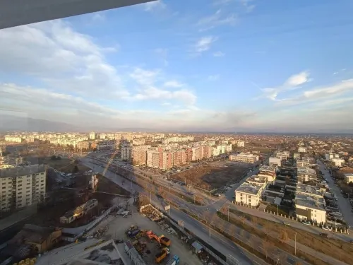 18th & 16h Floor Secure Luxury Condos with Pool & Fitness Included in Price Hotels in Aerodrom