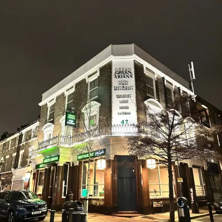Green Ariana Hotel & Restaurant Отели рядом с достопримечательностью «Стадион «Лофтус Роуд»»