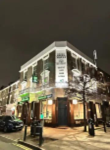 綠色阿麗亞娜酒店和餐廳 鄰近溫布利的酒店