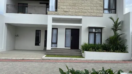 Aruna Kalasan Отели рядом с достопримечательностью «Sari Temple»