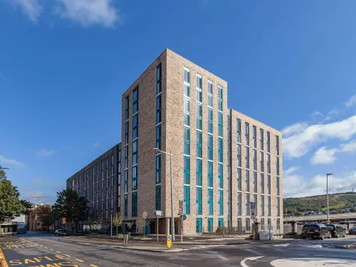 For Student Only - Ty Nant in Swansea Hotels in Castle