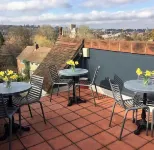 The Black Hole Hotel a Itchen Valley