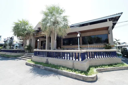 Pachara Hotel and Restaurant Отели в г. Супхан Бури