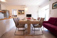 Villa Bonaca Cozy Family & Friends Retreat with Heated Pool Hotels in Brac Island