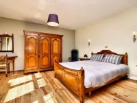 Pleasant Holiday Home in Erezée Ardennes with Hot Tub, Sauna - Homestays