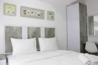 Modern Look Studio Apartment at Grand Asia Afrika - Pools