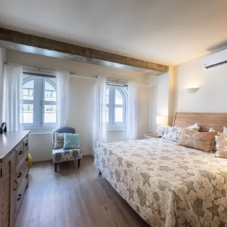 La Casa Amarilla Apartments