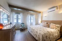 La Casa Amarilla Apartments