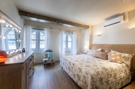 La Casa Amarilla Apartments