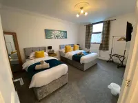 7 Person Home Flat w Parking - Near Swansea Centre Hotels in 