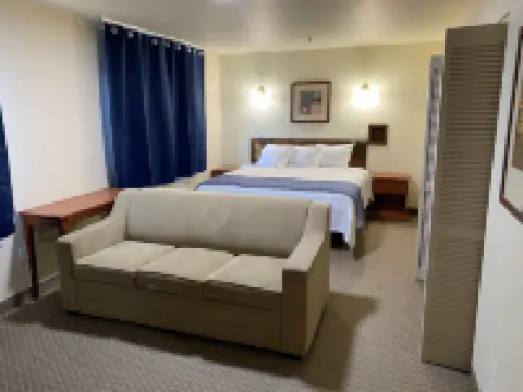 Red Rock Lodge Hotels in Custer County